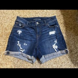 Maurices distresses shorts size 6